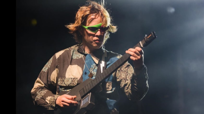 Billy Strings Covers ‘The Night The Lights Went Out In Georgia’ In Atlanta