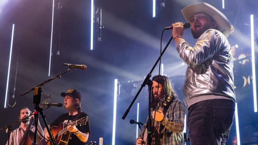 Billy Strings & Paul Cauthen Cover Grateful Dead & Merle Haggard In Dallas