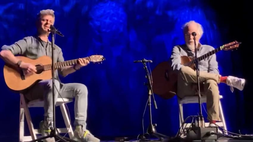 Mike Gordon Performs ‘On A Bad Day’ In Honor Of Late Cat Izzy