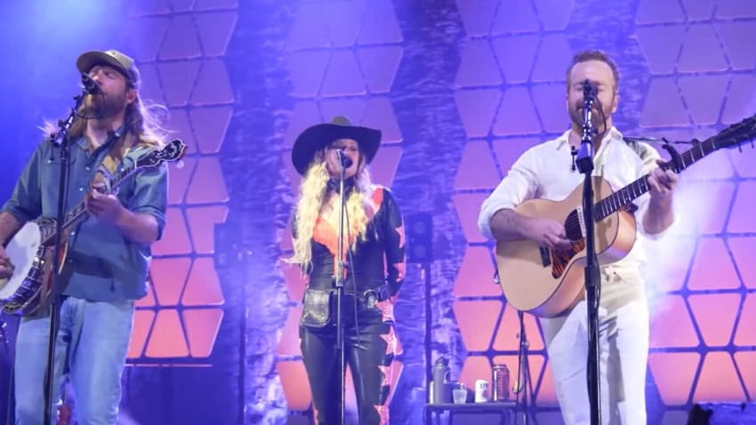 Watch Trampled By Turtles & Elizabeth Cook Cover Tom Waits In Grand Rapids