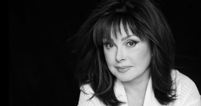 Naomi Judd bw