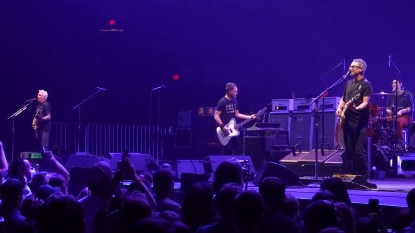 PEARL JAM :  "Don't Gimmie No Lip"  (Stone Gossard on lead vocals) - Fresno, California  (May 16)