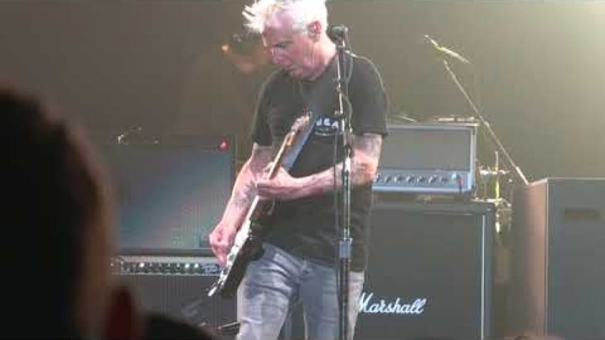 PEARL JAM  :  "Quick Escape"  -  Viejas Arena  /  San Diego, California  (May 3, 2022)