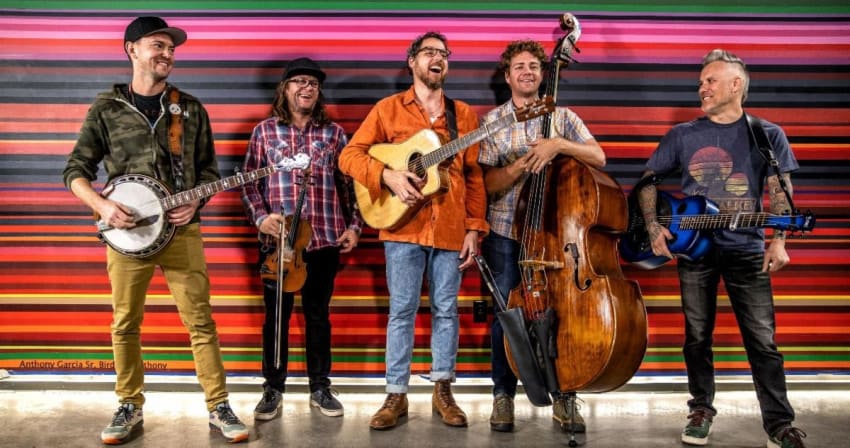 The Infamous Stringdusters press May 2022