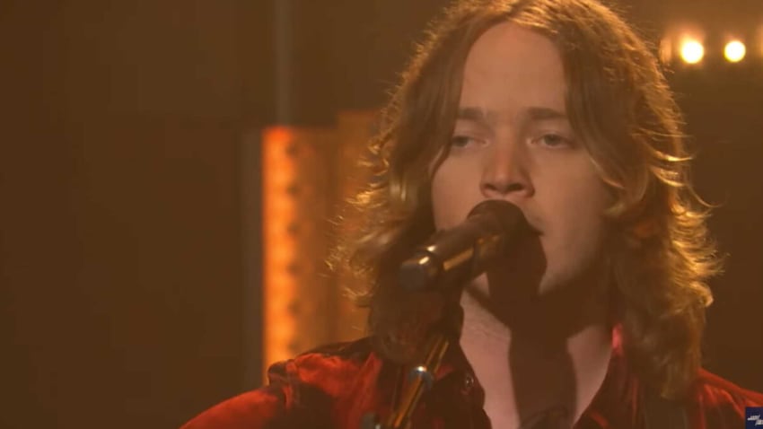 Billy Strings Performs ‘The Fire On My Tongue’ On ‘Late Night’