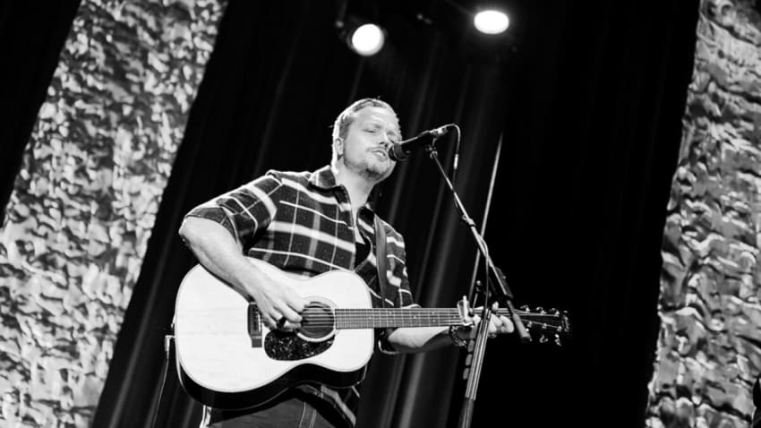 Watch Jason Isbell & The 400 Unit Perform ‘Cast Iron Skillet’ Live At Red Rocks