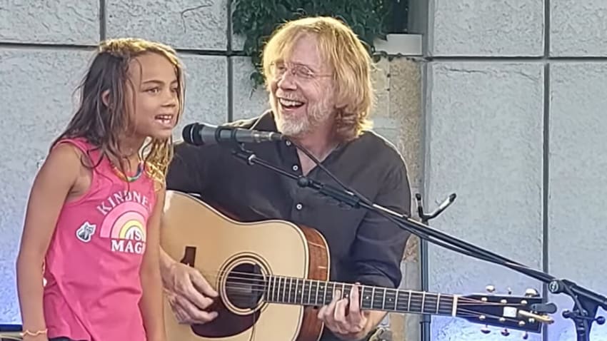 Trey Anastasio Welcomes 7-Year-Old Fan To Sing ‘Bug’ In Grand Rapids