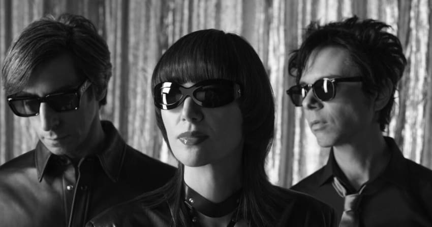 Yeah Yeah Yeahs Press June 2022 Black