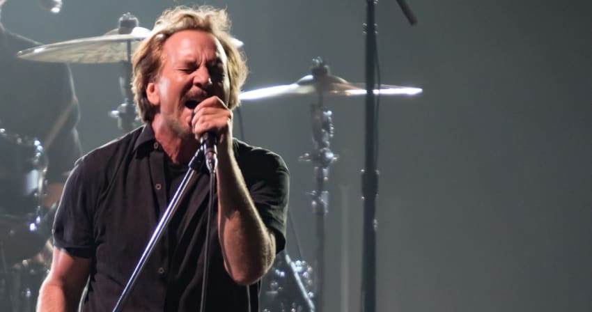 Pearl Jam Eddie Vedder Rose 2022 v8