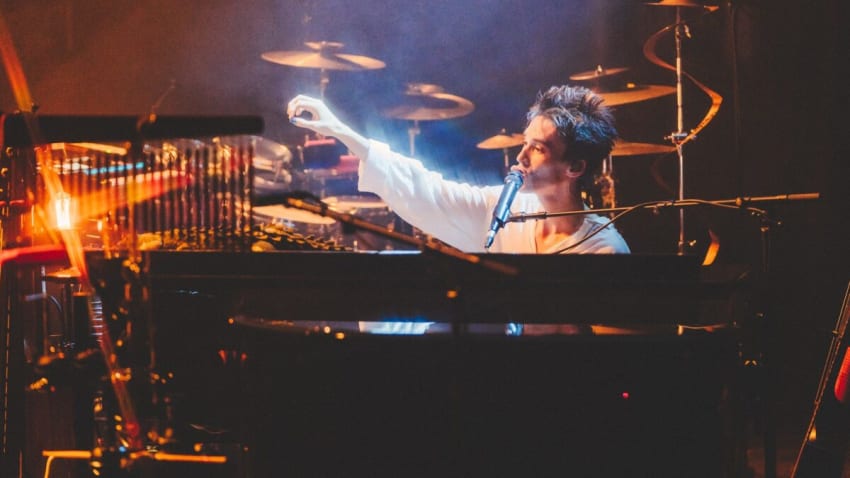 Jacob Collier Unveils Surprise Covers Album ‘Piano Ballads – Live From The Djesse World Tour 2022’