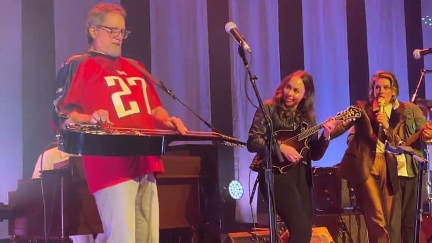 Wagon Wheel | Mumford & Sons, Ketch Secor, Brandi Carlisle, Jerry Douglas, Sarah Jarohz