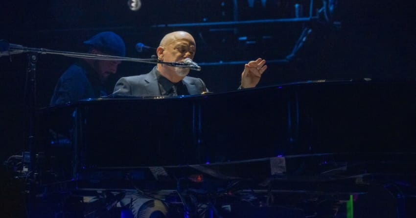 Billy Joel Vegas 2022 Rose 007