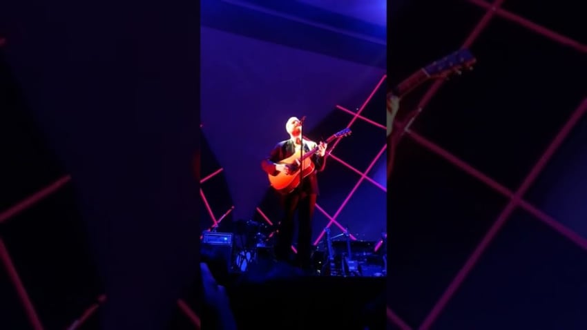 In the Drugs - Low, covered by Father John Misty at Cine Joia (08/11/2022)