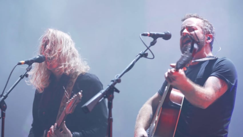 [Updated] Watch Low’s Alan Sparhawk Perform Powerful ‘When I Go Deaf’ With Trampled By Turtles In Minneapolis