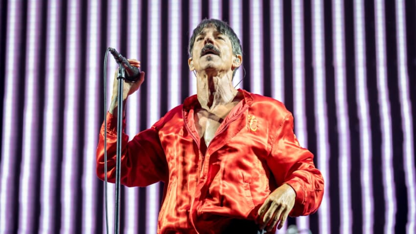 Watch Red Hot Chili Peppers Play Ramones Cover In Public For 1st Time Since 2007