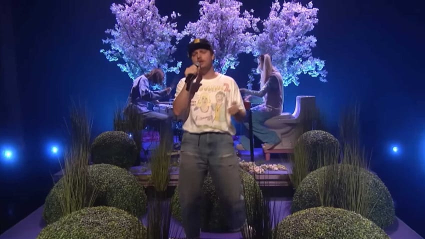 Watch Mac DeMarco Team With DOMi & JD Beck For Sultry ‘Two Shrimps’ On ‘Fallon’