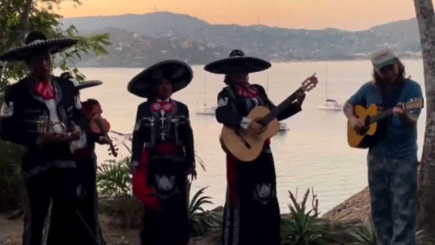 Watch Billy Strings Perform With Mariachi Band In Mexico