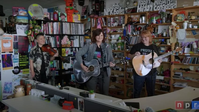 Indigo Girls Perform Classics & New Songs For NPR ‘Tiny Desk Concert’