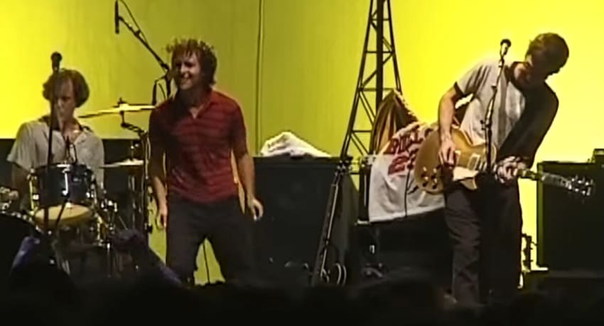 Pearl Jam Melbourne 1998 Do The Evolution Video