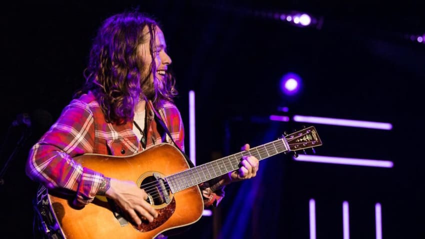 Watch Billy Strings’ Premiere Performance Of ‘Stay All Night (Stay A Little Longer)’