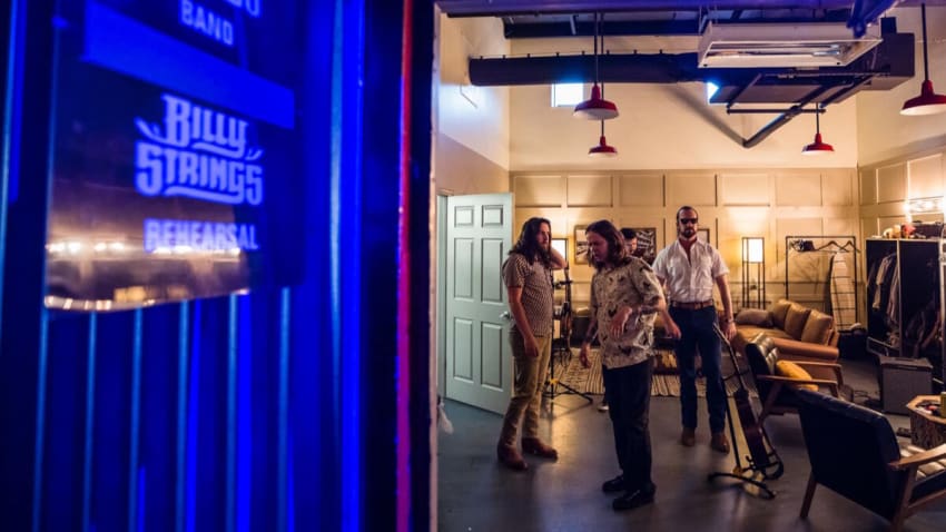 See Billy Strings Learn ‘My Florida Sunshine’ Backstage In St. Augustine