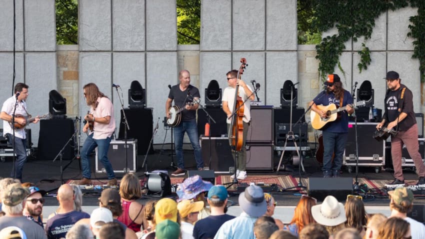 Greensky Bluegrass Honors Bobby Osborne & Jesse McReynolds, Debuts Beatles Cover In Grand Rapids