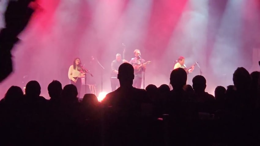 Nickel Creek - Toxic (Britney Spears)