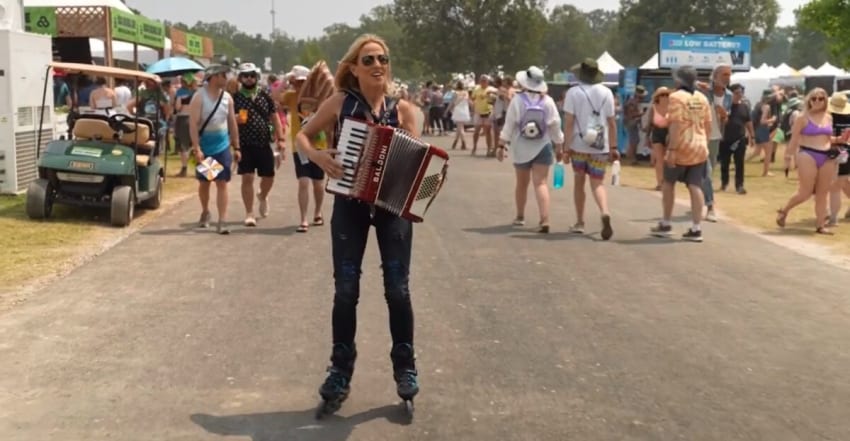 Sheryl Crow Rollerblade Accordion Bonnaroo
