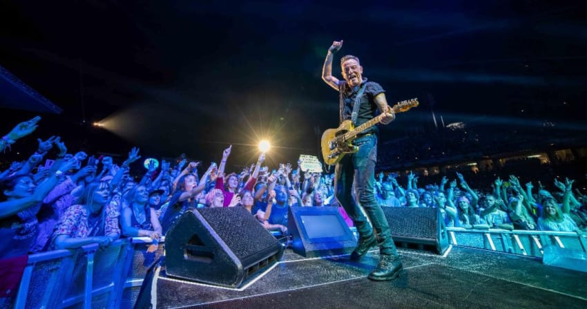 Bruce Springsteen Dedicates ‘I'll See You In My Dreams’ Performance To ...