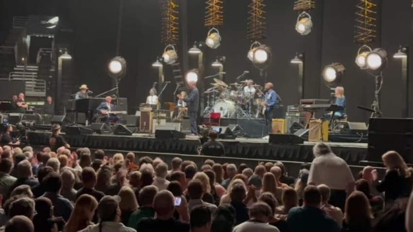Eric Clapton 09/12/23 St Louis, MO singing Stormy Monday