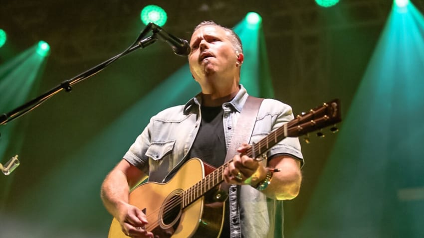 Watch Jason Isbell & Friends Bring ‘Kodachrome’ Cover Into Focus At AmericanaFest Paul Simon Tribute