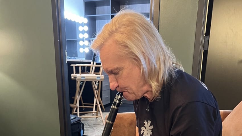 Watch Joe Walsh Jam On Clarinet With ‘Kimmel’ & Perform Gospel-Tinged ‘In The City’