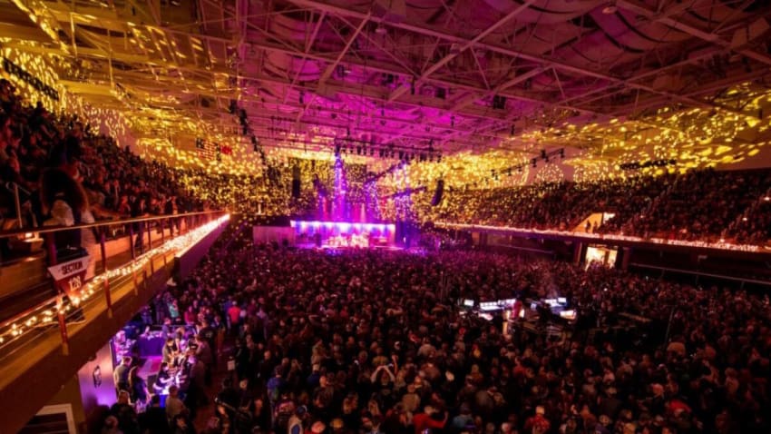 Warren Haynes Taps Slash, Billy F. Gibbons, Jason Bonham & More For 2023 Christmas Jam Lineup