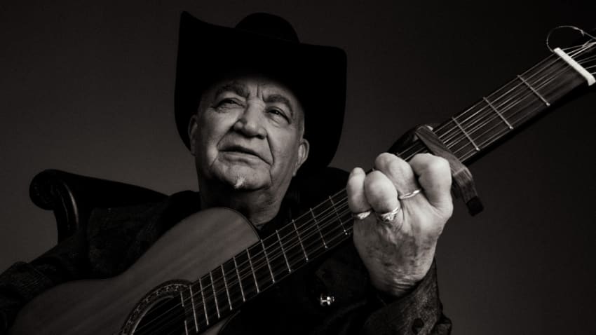 Eliades Ochoa