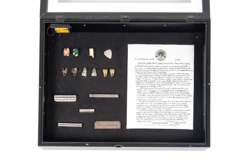 JS111_GratefulDead_JerryGarcia_Assorted_Picks_Slides_With_Letter-8