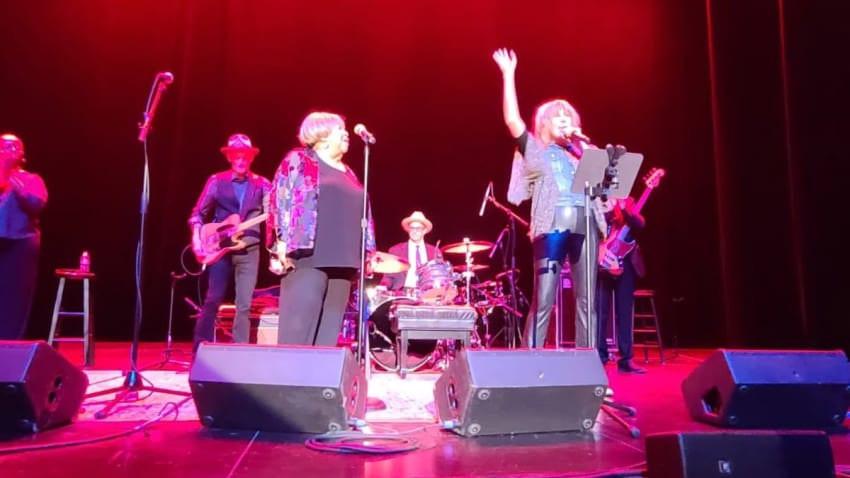 Mavis Staples with surprise guest Grace Potter "The Weight"