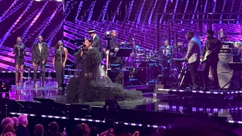 St. Vincent - Running Up That Hill LIVE @ Barclays Center NYC 11.03.2023 (Kate Bush Cover)