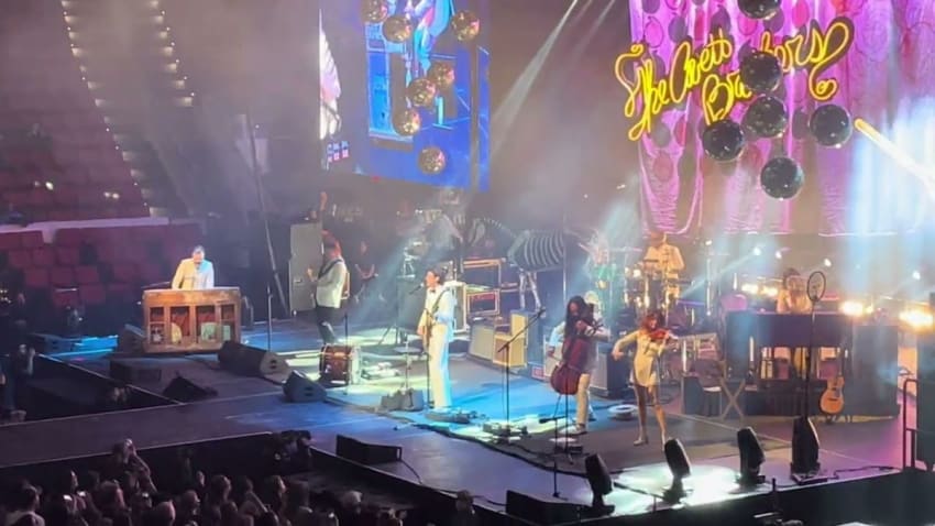 Avett Brothers - Over the Rainbow (Harold Arian) with Mickey Raphael into Bleeding White