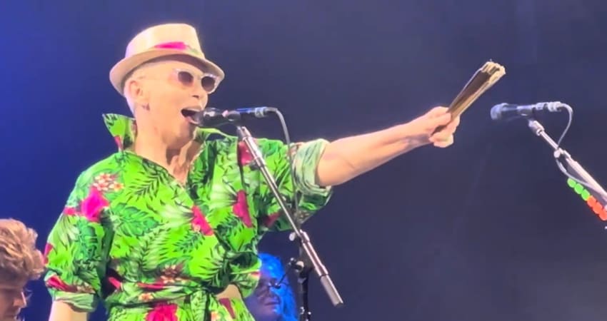 Watch Annie Lennox Join Brandi Carlile For Eurythmics Hit At Star