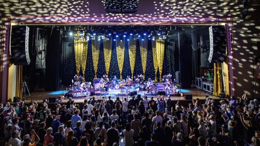 Billy Strings Gives A Nod To Nirvana On Final Night Of Nashville Run