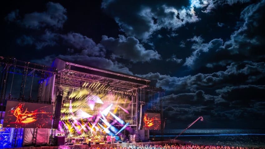 Watch Phish’s 40-Minute ‘Chalk Dust Torture’ & 35-Minute ‘A Wave Of Hope’ In Mexico