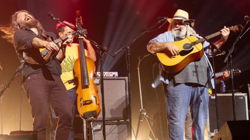 Greensky Bluegrass Welcomes Tim Carbone & Vince Herman And Debuts Wilco Cover In Chicago
