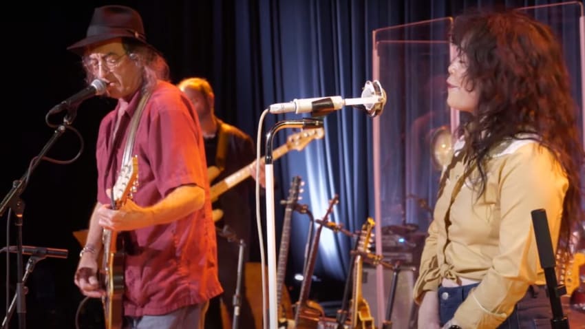 Watch James McMurtry & BettySoo Tell The Tale Of ‘Canola Fields’ On ‘eTown’