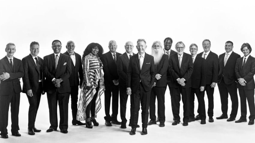 Lyle Lovett Announces 2025 Summer Tour With His Large Band