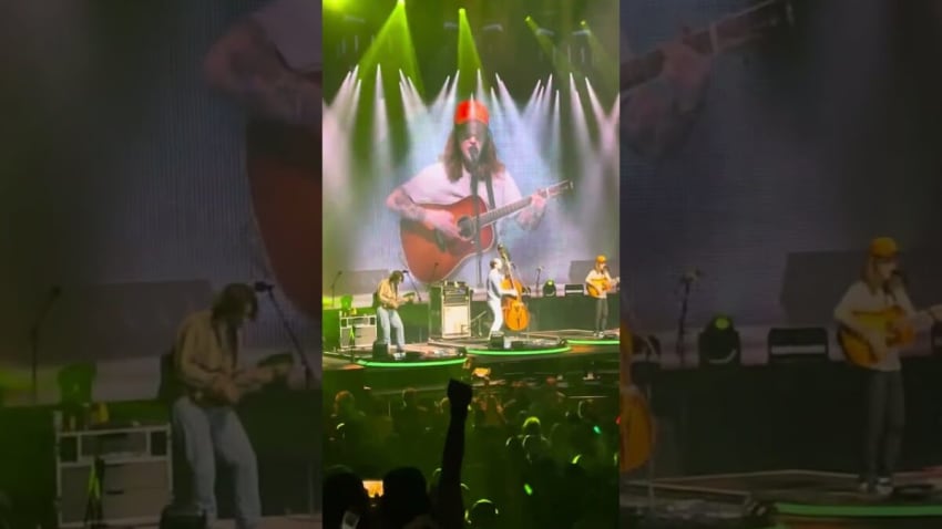 Billy Strings Tampa “Back on the Train” @AngelStarflake called it! #bluegrass #billystrings #phish