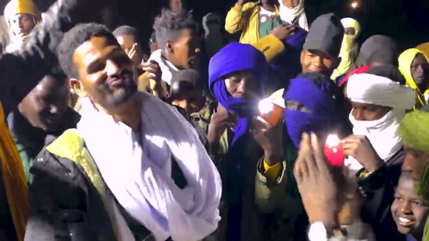 Mdou Moctar - “Imouhar” Live Outside The School (Agadez, Niger)