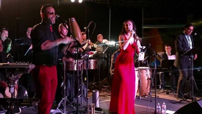 Giovanni Rodriguez & 12 Manos