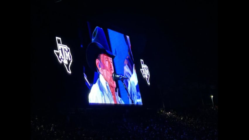 GEORGE STRAIT - Amarillo By Morning (College Station - Kyle Field)