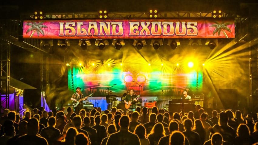 Gov’t Mule Taps John Scofield, moe. & More For Island Exodus 2026
