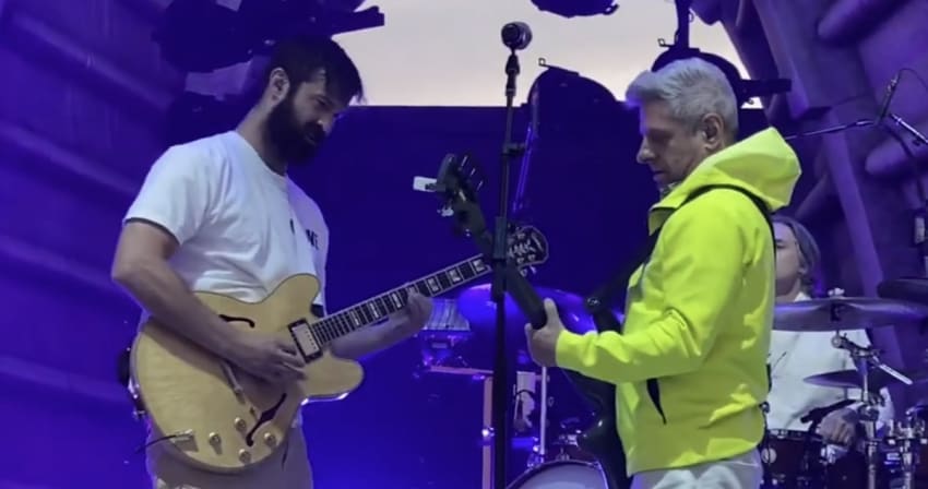 Vampire Weekend Mike Gordon Chris Tomson Guitar Cape Cod Bend